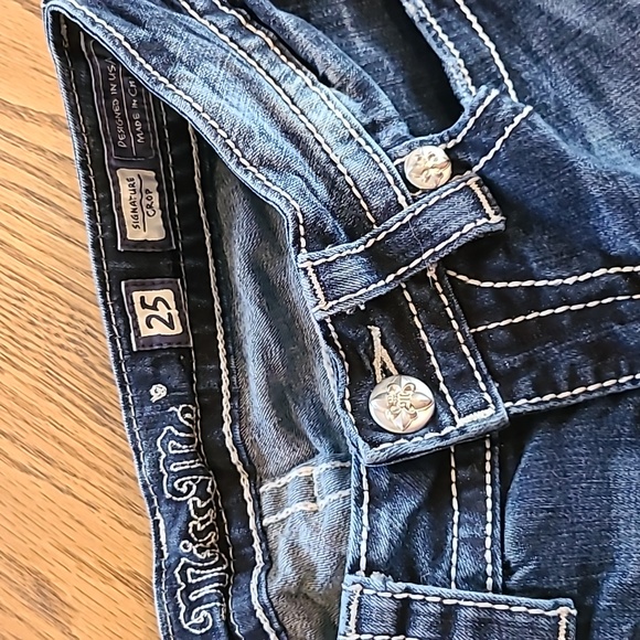 Miss Me Jean Capris - Picture 3 of 3